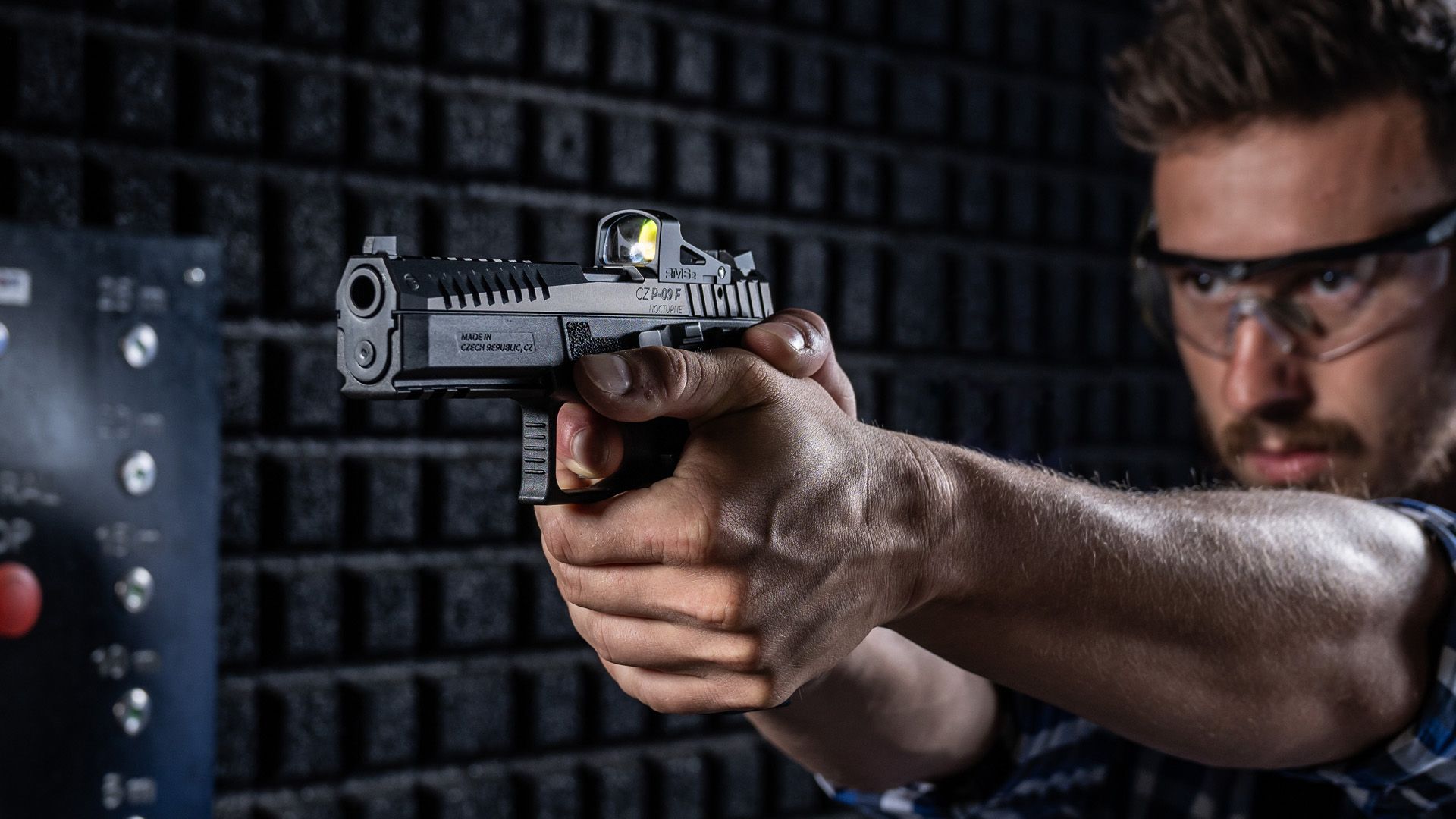 <h1 class="typography-h1"><span style="color:var(--color-off-white);">Safety for all Shooters</span></h1><p class="typography-body-big"><span style="color:var(--color-off-white);">The ambidextrous manual safety can be swapped with the decocker, or vice versa, ensuring both left- and right-handed shooters feel equally at home with the CZ P-07 NOCTURNE. Safety should not show preferential treatment.</span></p>